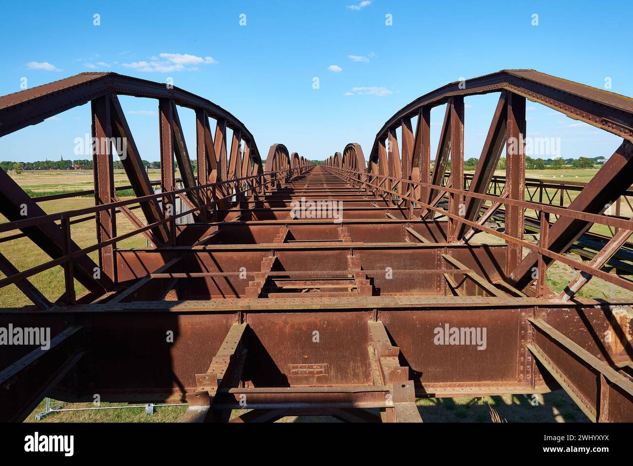Eisenbahnbrücke dÃ¶Mitz in Langendorf Stockfoto