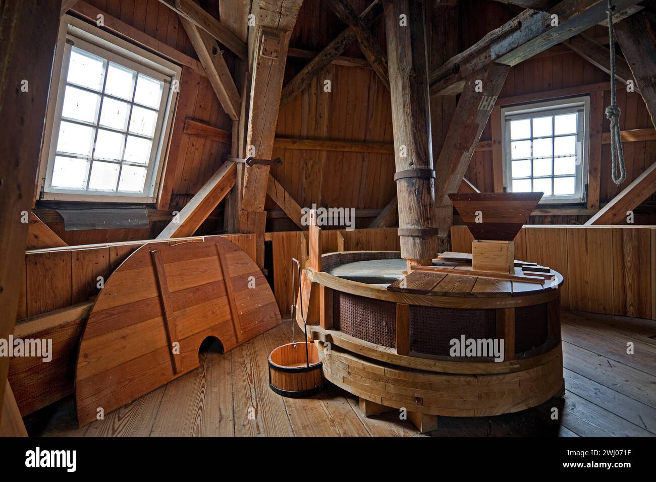 Werdumer Mühle, Innenansicht, funktionales technisches Denkmal, Werdum, Ostfriesland, Deutschland, Europa Stockfoto Werdumer Mühle, Innenansicht, funktionales technisches Denkmal, Werdum, Ostfriesland, Deutschland, Europa Stockfoto