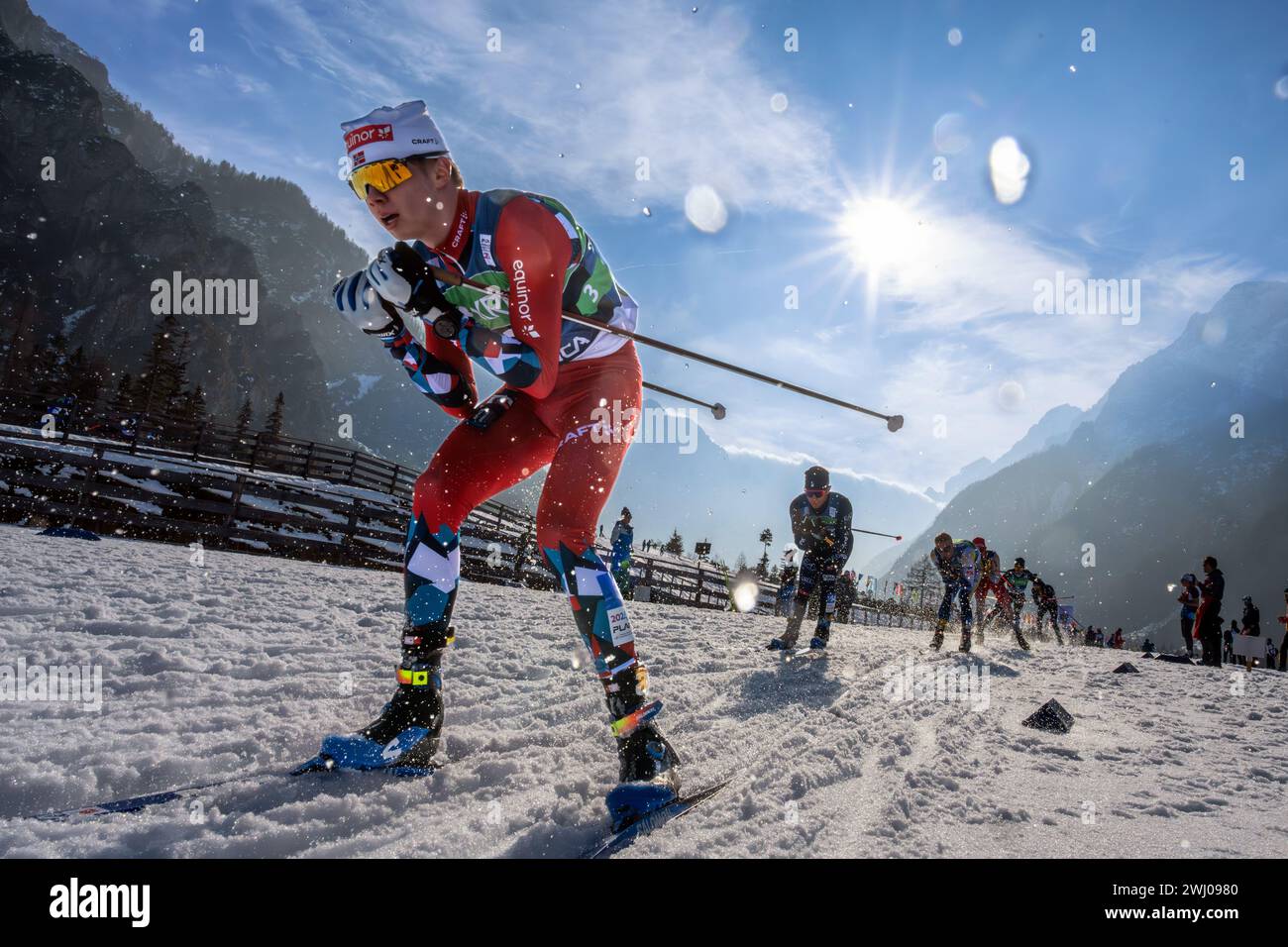 Planica, Slowenien. Februar 2024. Sieger Jorgen Nordhagen aus Norwegen, der während des 20 km langen Massenstarts der Männer bei der FIS Nordic Junior Ski World Championship 2024 in Planica gesehen wurde (Foto: Andrej Tarfila/SOPA Images/SIPA USA) Credit: SIPA USA/Alamy Live News Stockfoto