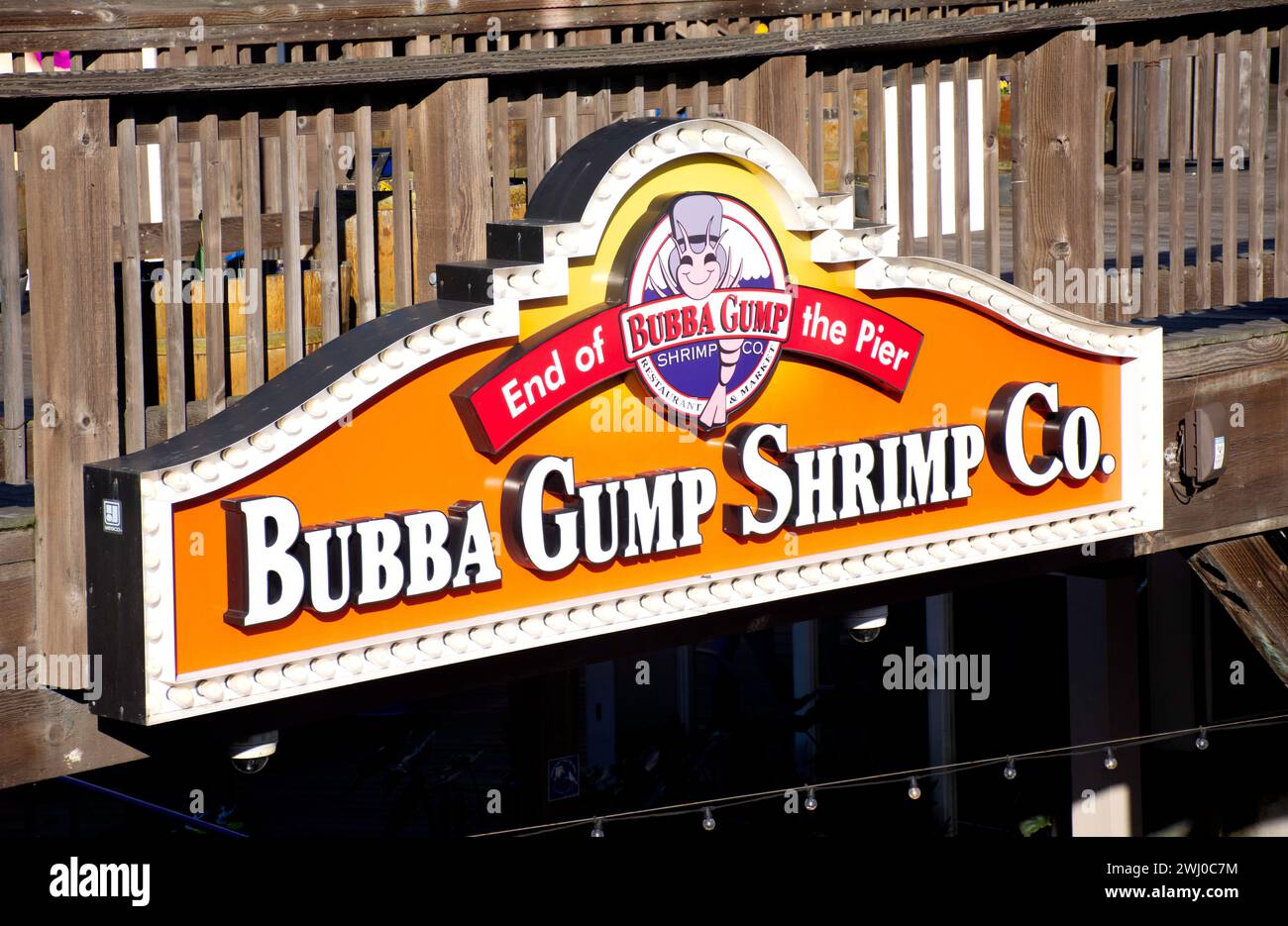 End of the Pier Bubba Gump Shrimp Restaurant Schild, Pier 39, Fisherman's Wharf District, San Francisco, Kalifornien, Usa Stockfoto