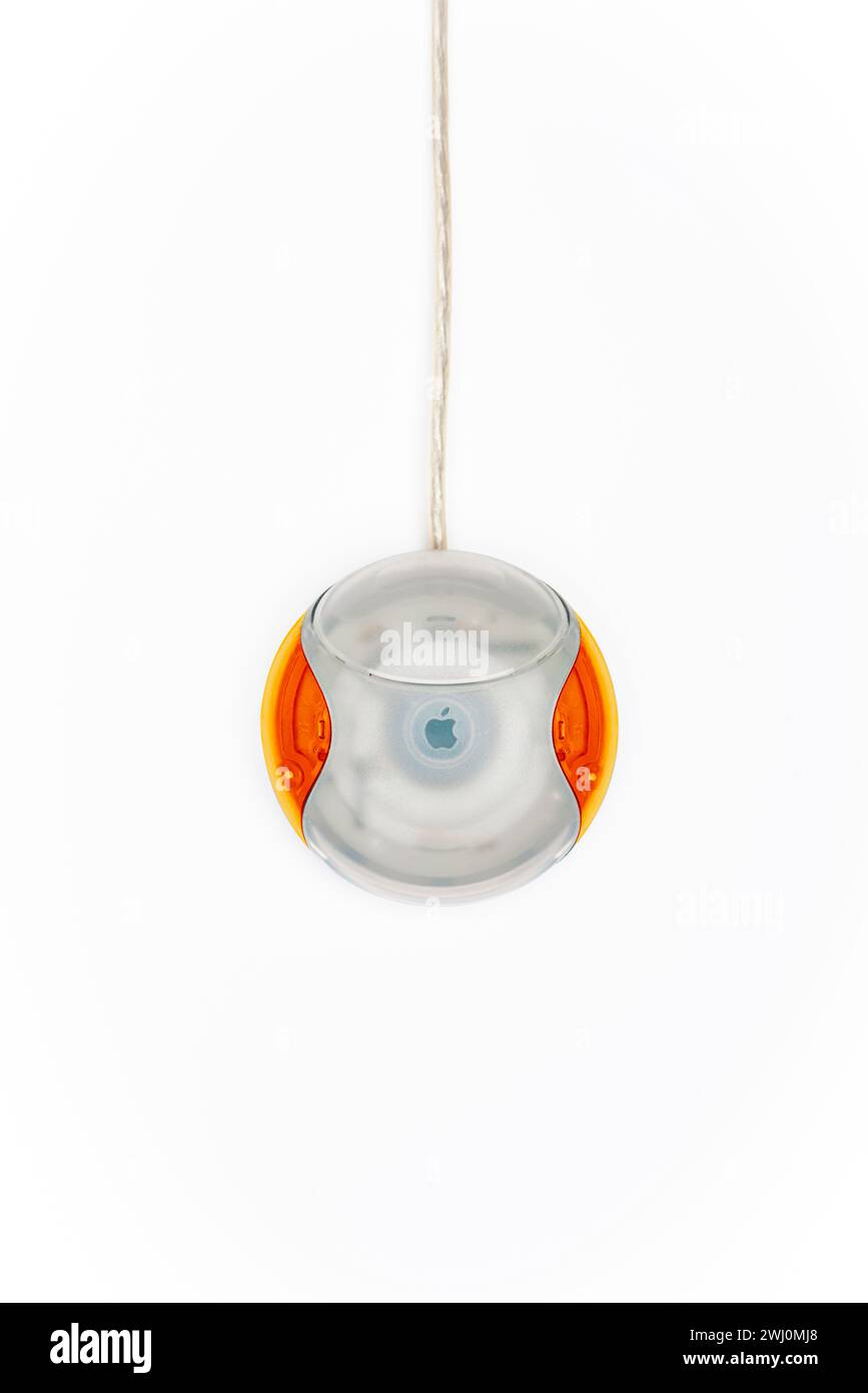 Vintage Apple Hockey Puck Maus, die 1998 mit dem Original iMac G3 geliefert wurde: Phillip Roberts Stockfoto