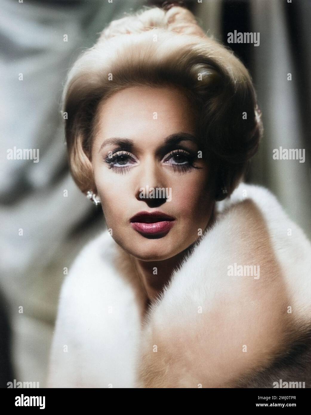 Tippi Hedren (Werbefoto, 1963) - berühmt für die Hauptrollen in Hitchcocks 'Birds' und 'Marnie' - gefärbt Stockfoto