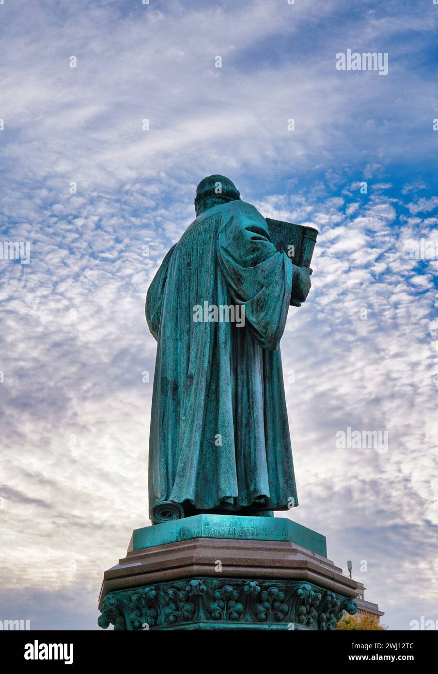 Martin Luther vor der St. Johanniskirche in Magdeburg Stockfoto