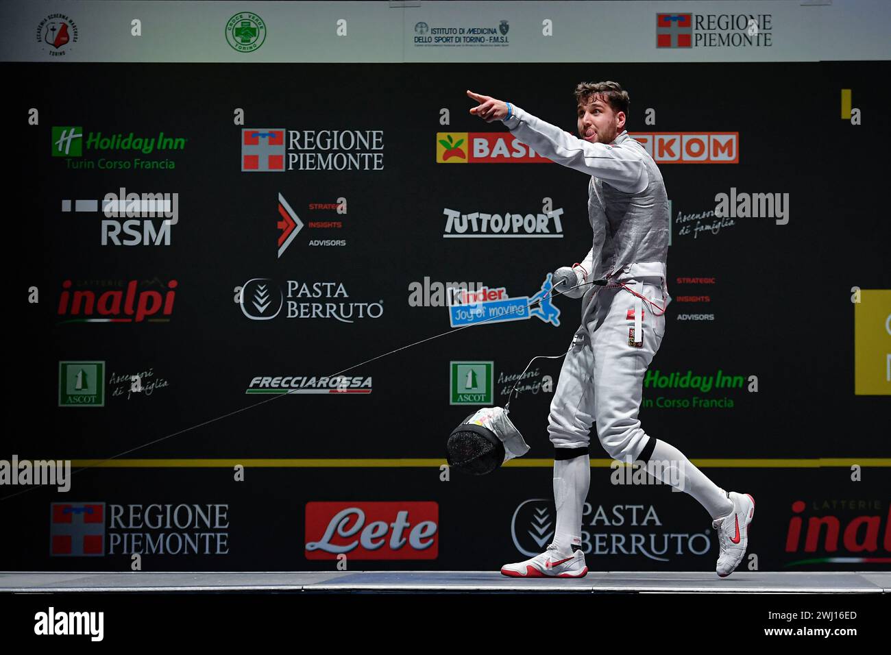 Turin, Italien. Februar 2024. Italien, Turin 11/02/2024 Inalpi Arena Grand Prix FIE Inalpi Trophy of Foil Turin 2024 Semifinale Choupenitch Alexander (CZE) Spiel gegen Lofort Enzo (FRA) während des Foil Grand Prix FIE Inalpi Trophy of Turin (Foto: Tonello Abozzi/Pacific Press) Credit: Pacific Press Media Production Corp./Alamy Live News Stockfoto