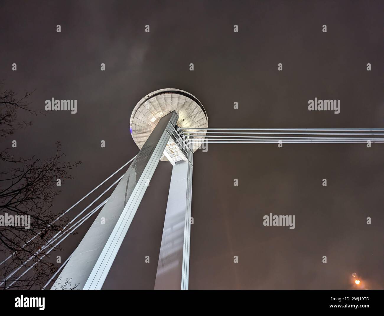 Brücke des Slowakischen Nationalaufstandes oder des UFO von Bratislava Stockfoto