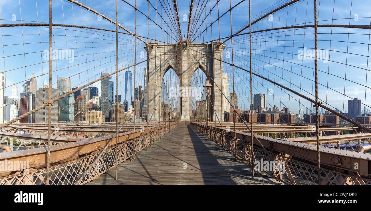 Brooklyn Bridge in New York City Skyline von Manhattan mit World Trade Center Wolkenkratzer Panorama in den USA Stockfoto