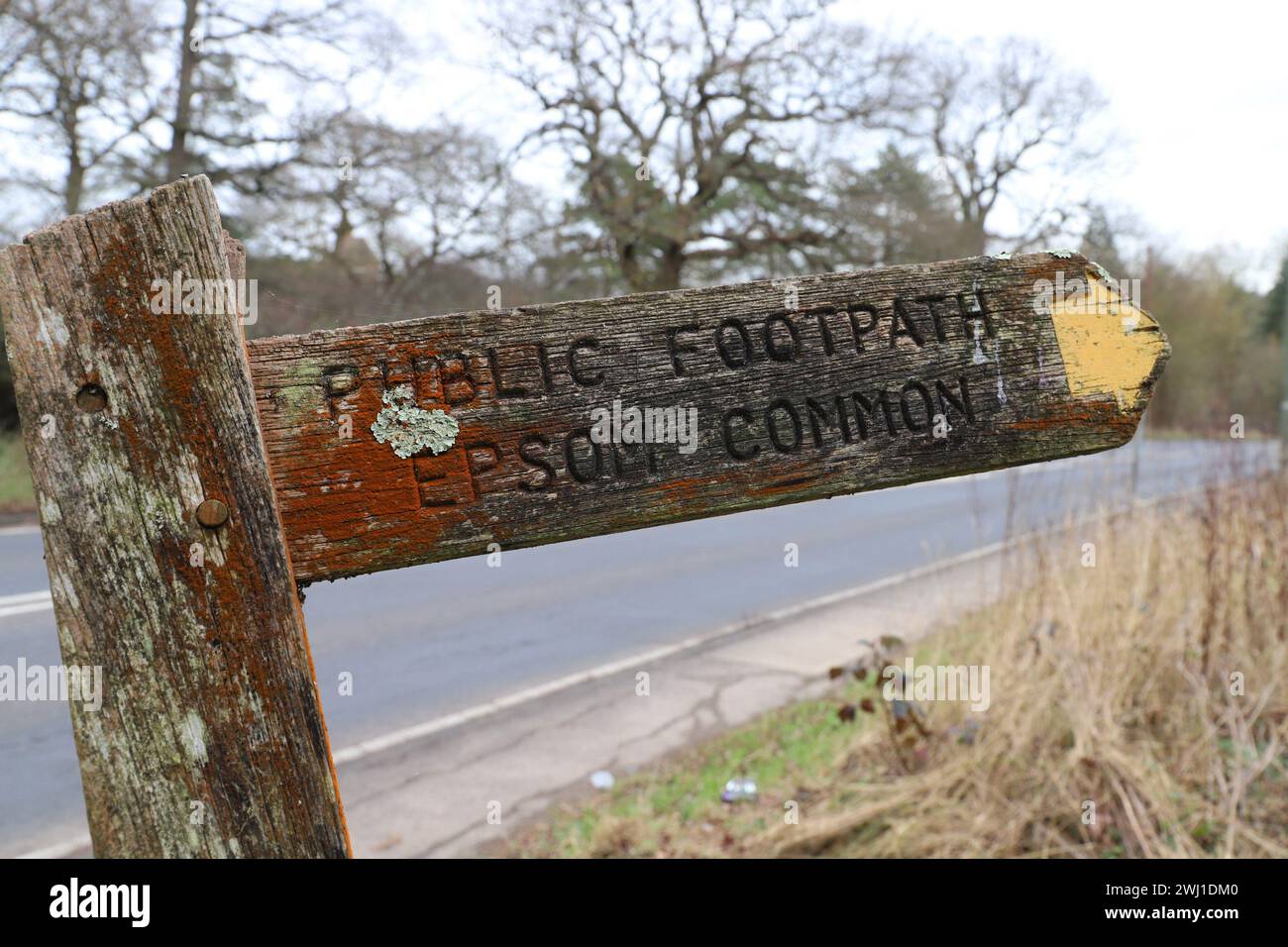 Öffentlicher Fußweg Schild nach Epsom Common, Epsom, South London, England Stockfoto