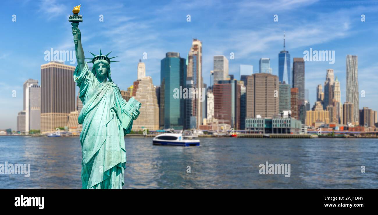 New York City Skyline von Manhattan mit Freiheitsstatue und Fotomontage-Panorama des World Trade Center in den USA Stockfoto