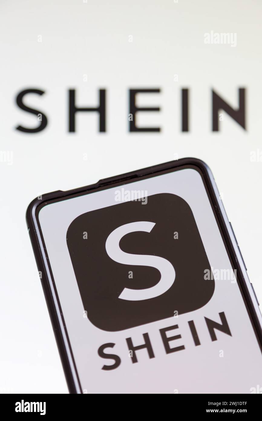Shein Logo Online-Marktplatz Online-Commerce E-Commerce auf einem mobilen und Computerbildschirm Stockfoto