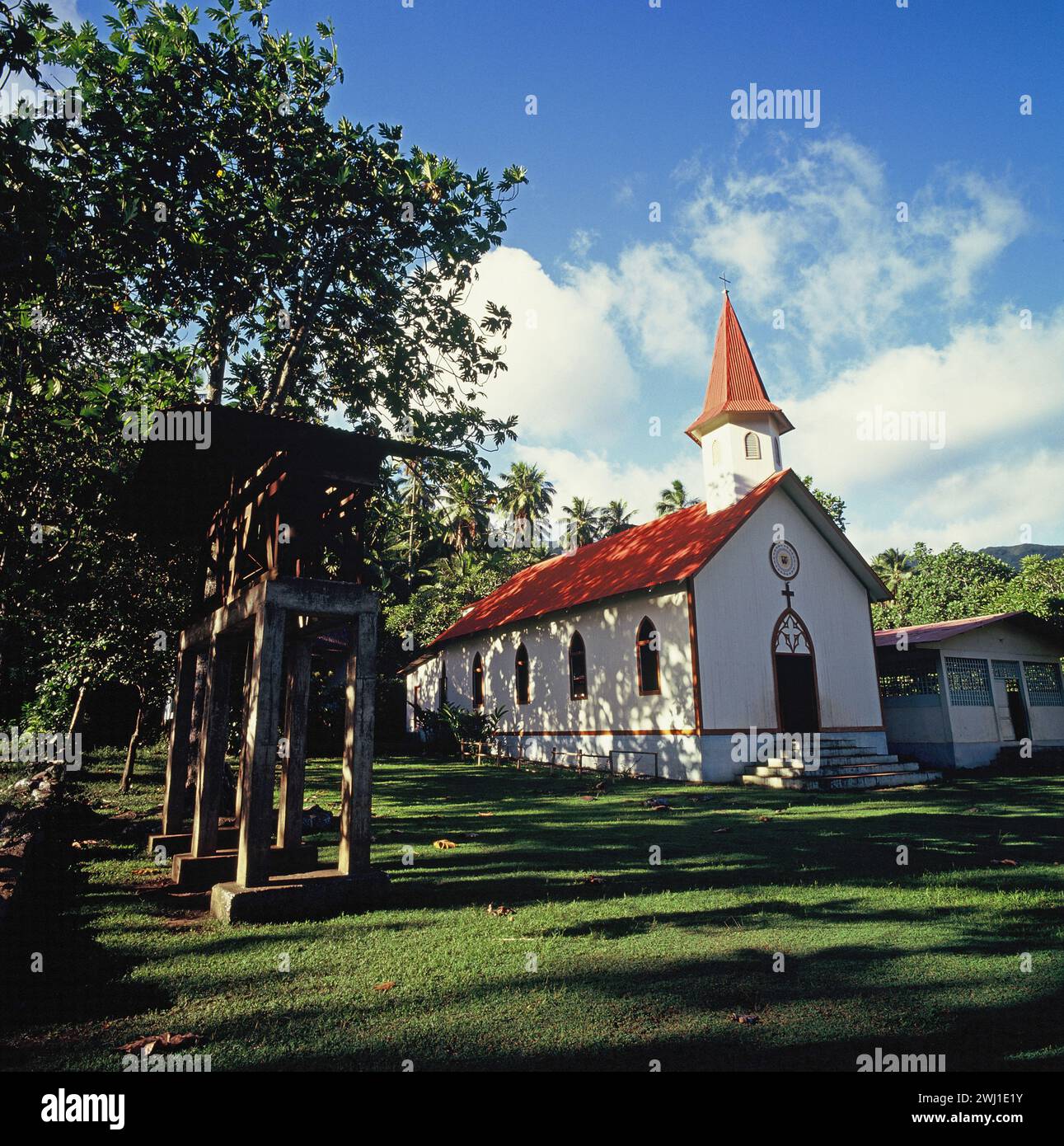 Französisch-Polynesien. Marquesas-Inseln. Insel Nuku Hiva. Kleine Kirche. Stockfoto