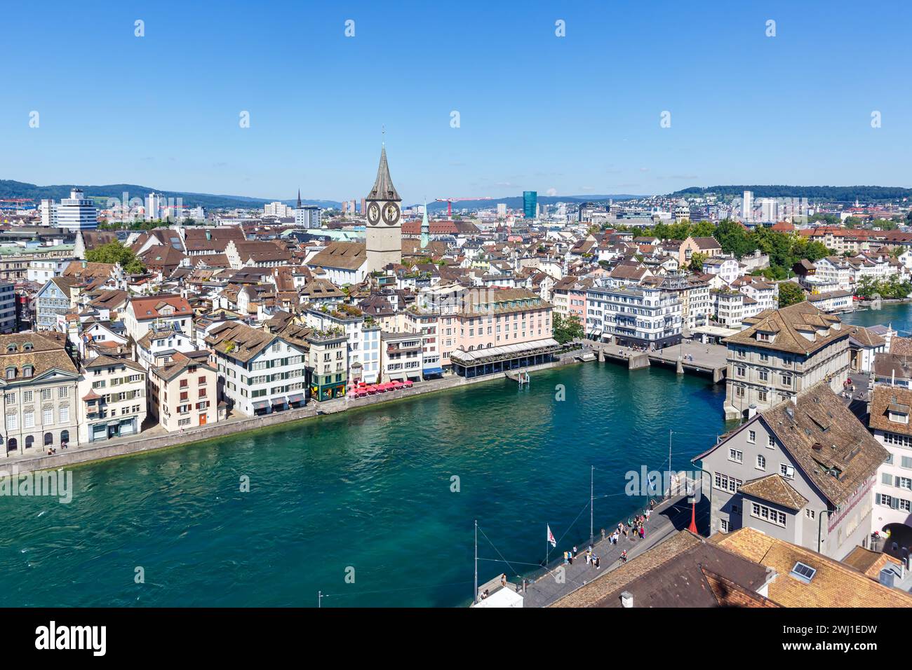 Die Skyline von Zürich von oben mit der Limmat in der Schweiz Stockfoto