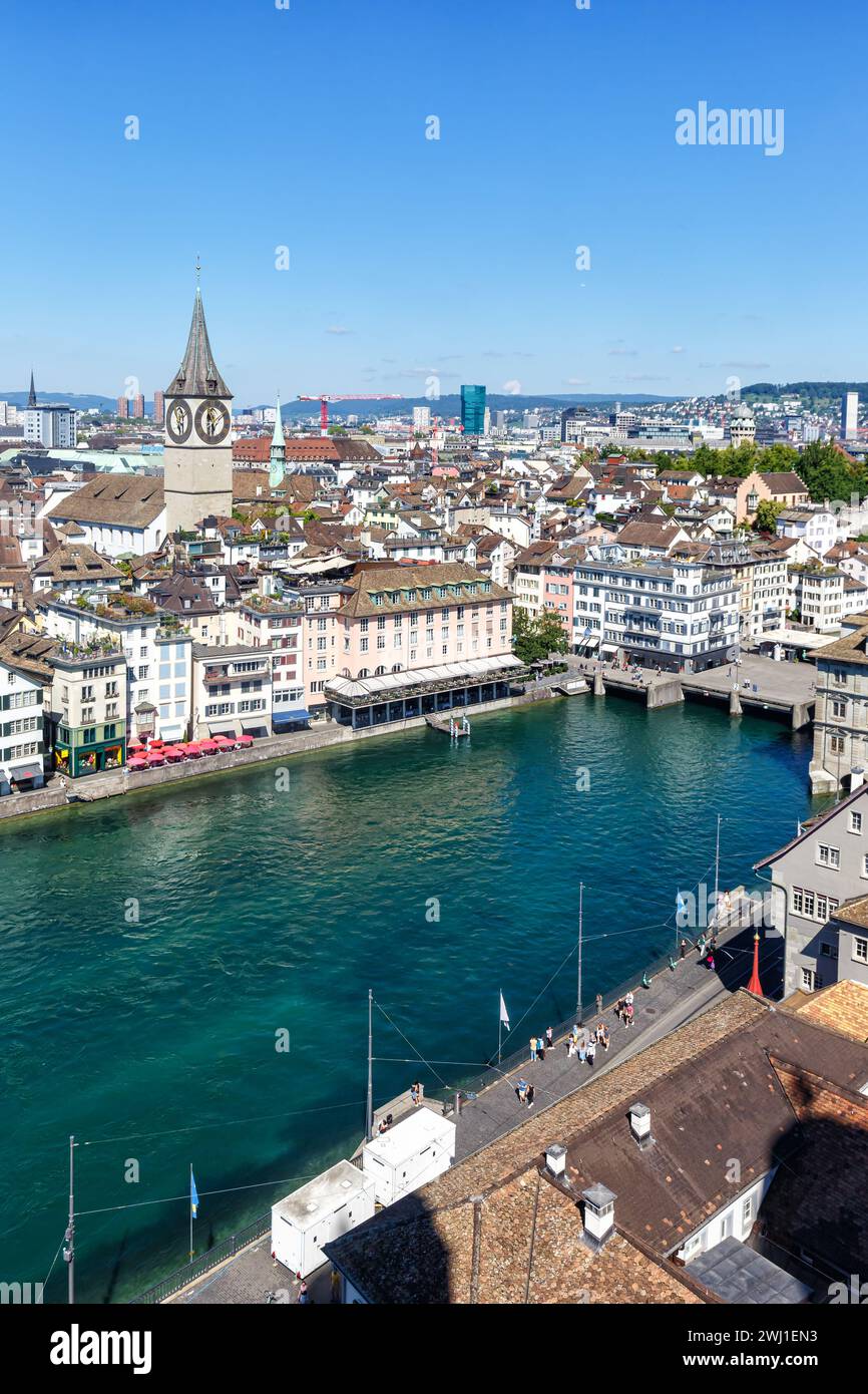 Die Skyline von Zürich von oben mit dem Porträt des Flusses Limmat in der Schweiz Stockfoto
