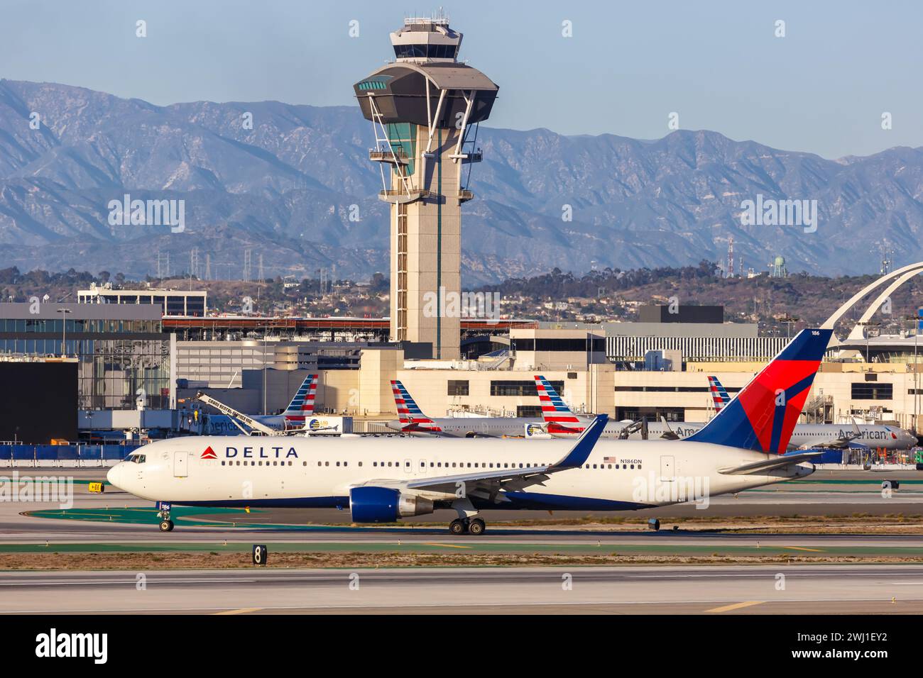 Delta Air Lines Boeing 767-300ER Flugzeuge Flughafen Los Angeles in den USA Stockfoto