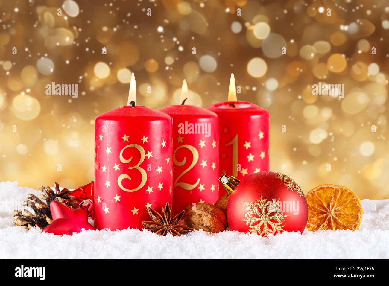 3. Adventszeit mit Kerze Weihnachtsdekoration Weihnachtskarte für die Adventszeit mit Text-freiem Platz Copyspace Stockfoto