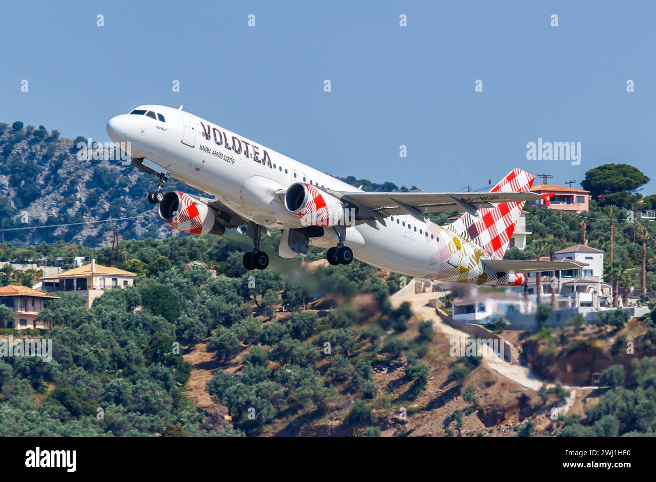 Volotea Airbus A320 Flugzeuge Skiathos Flughafen in Griechenland Stockfoto