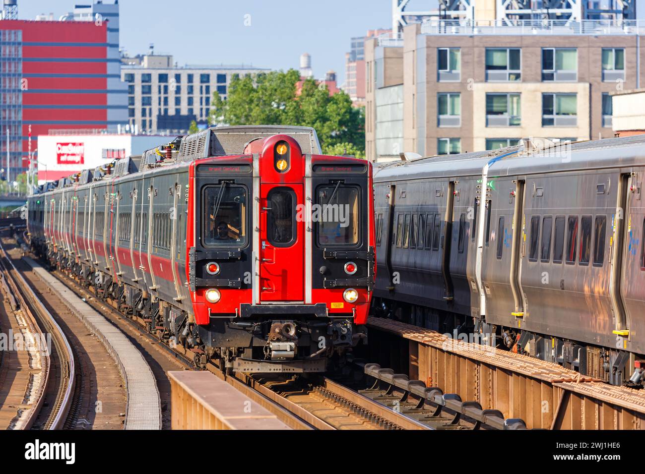 Metro-North Railroad Pendlerzüge am Bahnhof Harlem 125th Street in New York, USA Stockfoto