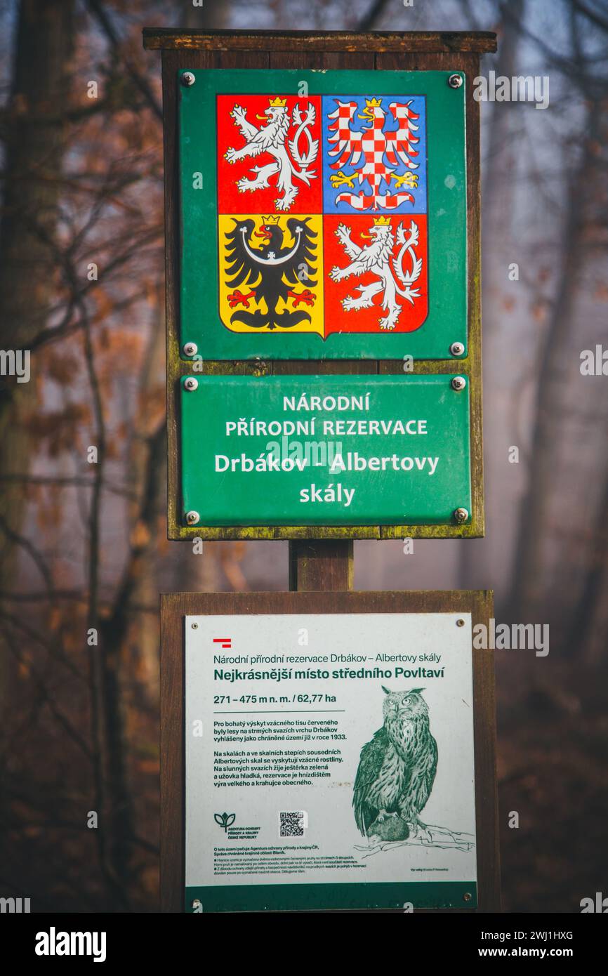 Wandern im Naturschutzgebiet Drbákov – Albertovy skály an der Moldau, Tschechien, Europa Stockfoto