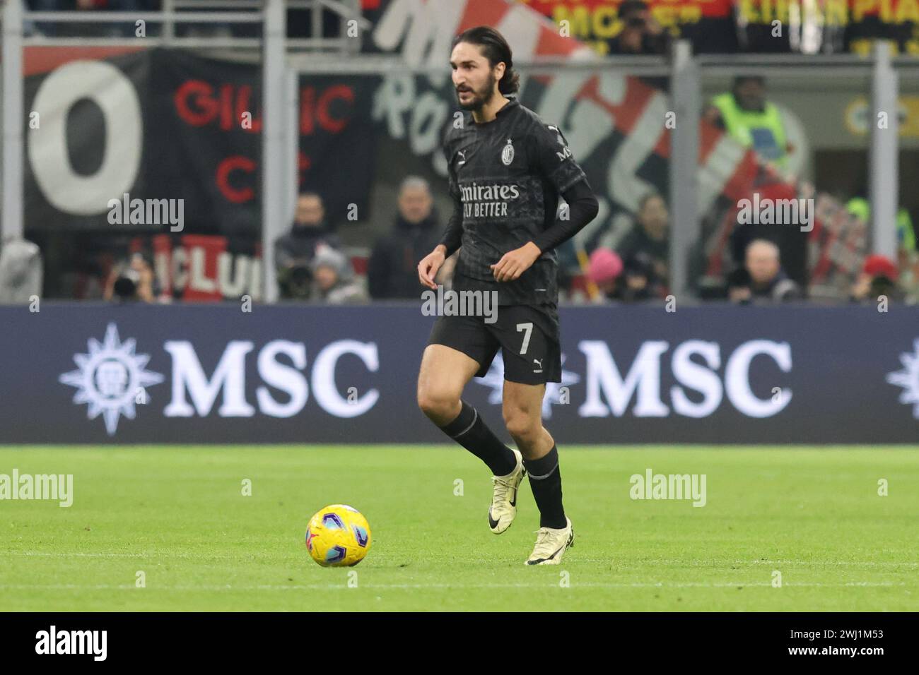 Mailand, Italien. Februar 2024. 11. Februar 2024 Mailand Italien - Sport, Fußball - AC Mailand vs SSC Neapel - Fußballmeisterschaft 2023/2024 - Stadio San Siro - im Bild: Yacine Adli (7 AC Mailand) Credit: Kines Milano/Alamy Live News Stockfoto