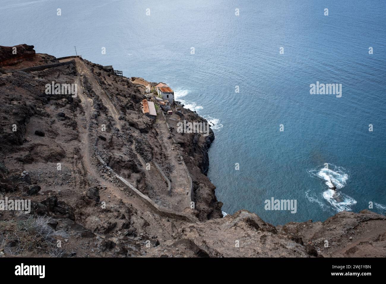 Mundens Battery an der Vulkanküste der Atlantikinsel St. Helena Stockfoto