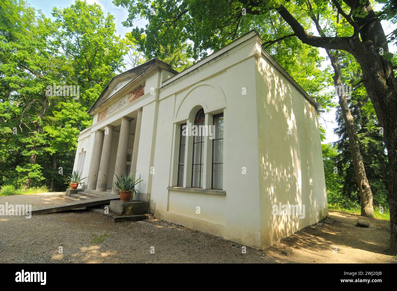 Teepavillon in Bukowiec, Polen. Inschrift: „An die süßeste Frau von F. W. Graf Reden“. Stockfoto