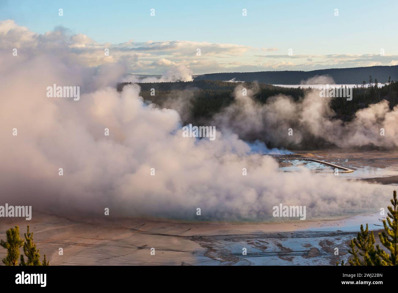 Heiße und saure Thermalbäder im Yellowstone-Nationalpark, USA Stockfoto