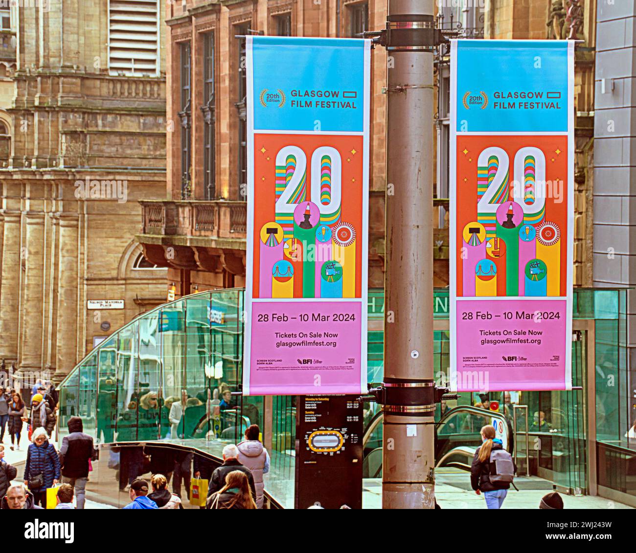 Glasgow, Schottland, Großbritannien. Februar 2024. Die Poster des internationalen Filmfestivals von Glasgow sind im Stil von schottland, der buchanan Street, der Einkaufshauptstadt schottlands, zu sehen. Credit Gerard Ferry/Alamy Live News Stockfoto