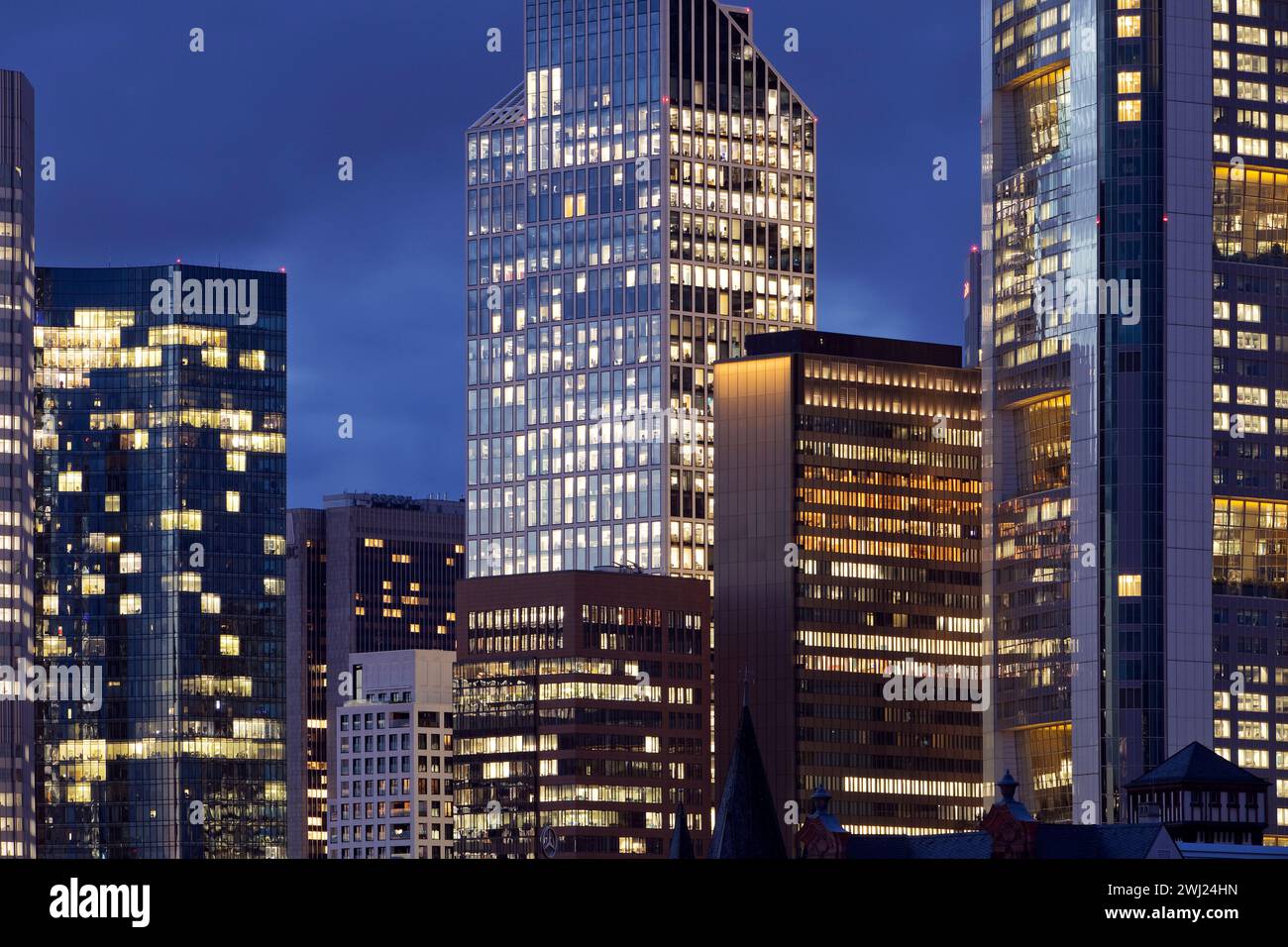 Hochhäuser am Taunusturm, Finanzviertel am Abend, Frankfurt am Main Stockfoto