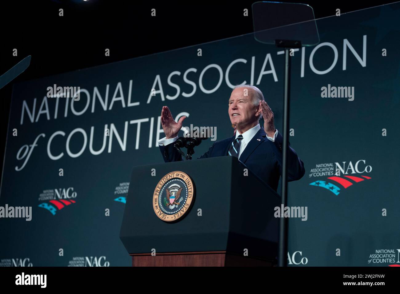 Washington, Usa. Februar 2024. US-Präsident Joe Biden kommentiert am Montag, den 12. Februar 2024 auf der Legislativkonferenz der National Association of Counties in Washington, DC. Foto: Chris Kleponis/ Credit: UPI/Alamy Live News Stockfoto