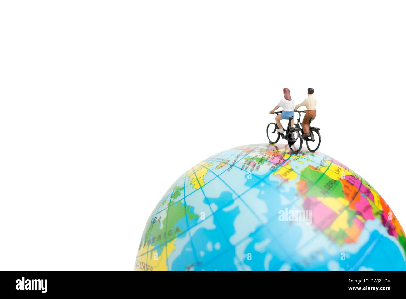 Miniaturreisende mit Fahrrad auf der ganzen Welt Stockfoto