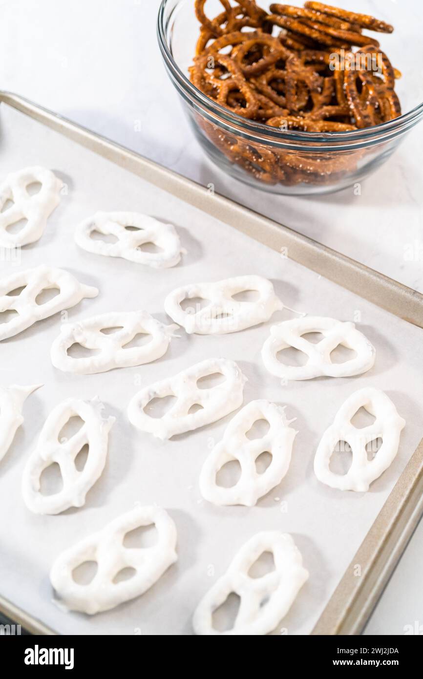 Pretzel Twist Mit Schokoladenüberzogene Gourmet-Spezialitäten Stockfoto