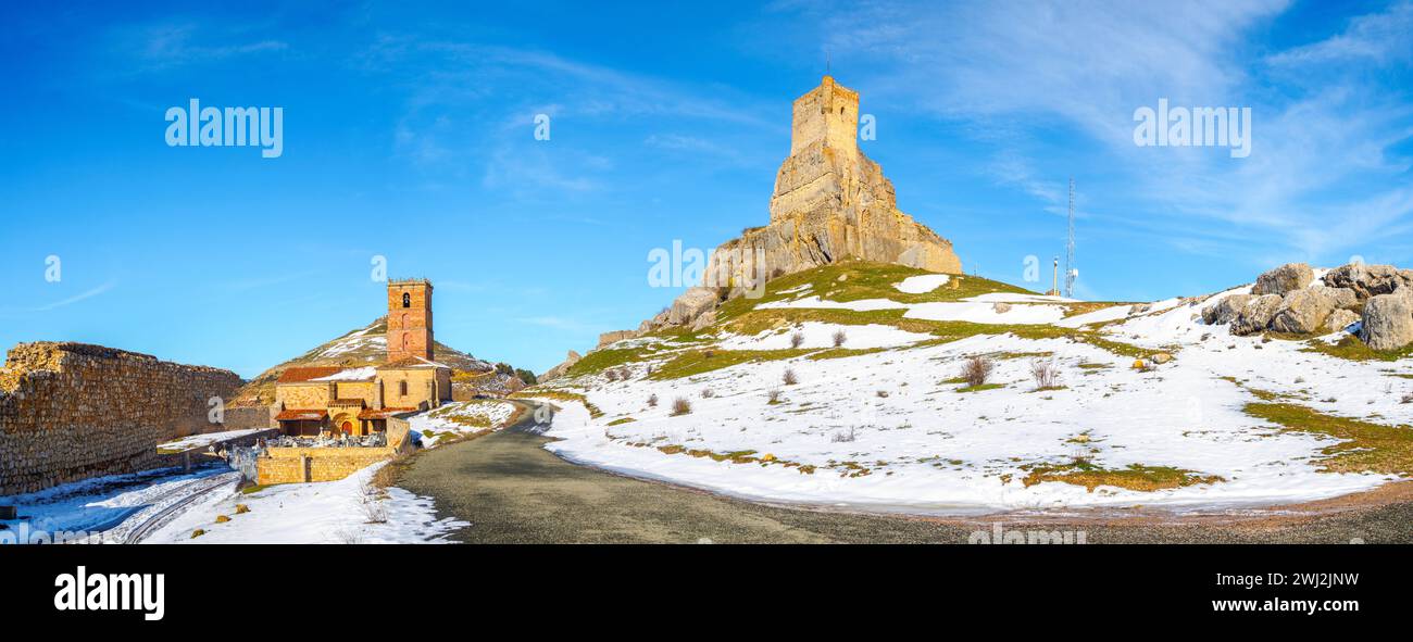 Schloss von Atienza und Kirche Santa Maria del Rey. Guadalajara, Castilla la Mancha, Spanien. Stockfoto