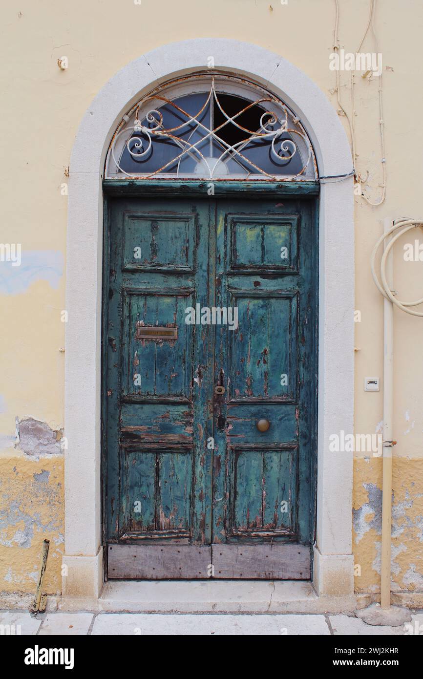 Tür in Korfu Stockfoto