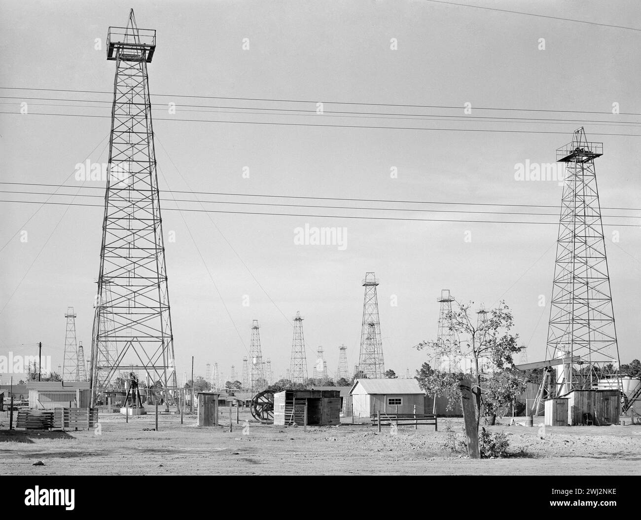 Forest of Oil Derricks, Kilgore, Texas, USA, Russell Lee, U.S. Farm Security Administration, April 1939 Stockfoto