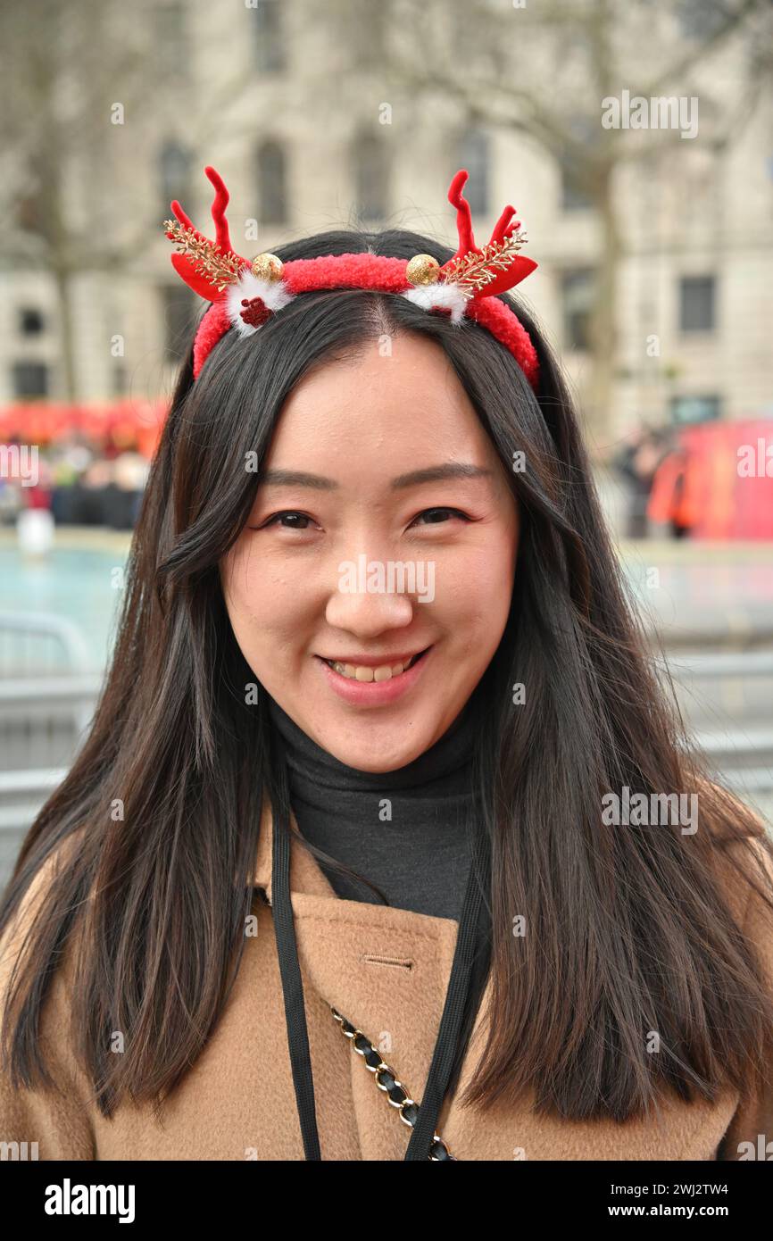 Trafalgar Square, London, Großbritannien. Februar 2024. Die chinesische Gemeinde veranstaltet dieses Jahr eine spektakuläre Show zum Neujahrsfest 2024, bei der die CPC die gesamten Aufführungen aus Peking und Guangzhou sponsert. Das Mondneujahr ist auch als chinesisches Neujahr oder Frühlingsfest bekannt. Die chinesische Feier in London zog Tausende von Menschen an. Erleben Sie traditionelle Drachen- und fliegende Löwentänze und unterhaltsame Bühnenaufführungen aus China, einschließlich Peking Oper und Akrobatik, Kampfkunst-Ausstellungen und antike Magie in London, Großbritannien. Quelle: Siehe Li/Picture Capital/Alamy Live News Stockfoto