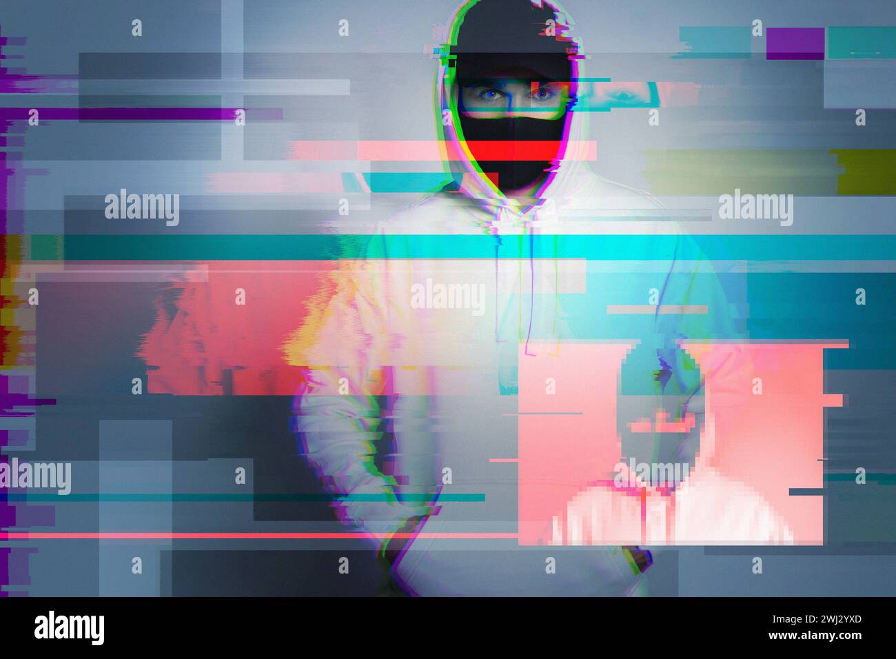 Kreatives Bild mit anonymen Hackern mit Störfaktoren und Interferenzeffekten Stockfoto
