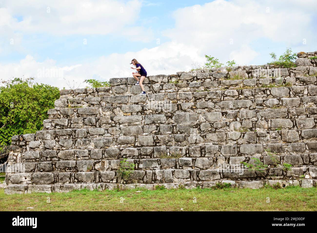 Merida Mexico, Dzibilchaltun Archäologische Zone Nationalpark, Maya Zivilisation Stadt Ruinen, Zona Arqueologica de Dzibilchaltun, Struktur 37 Felsen Stockfoto