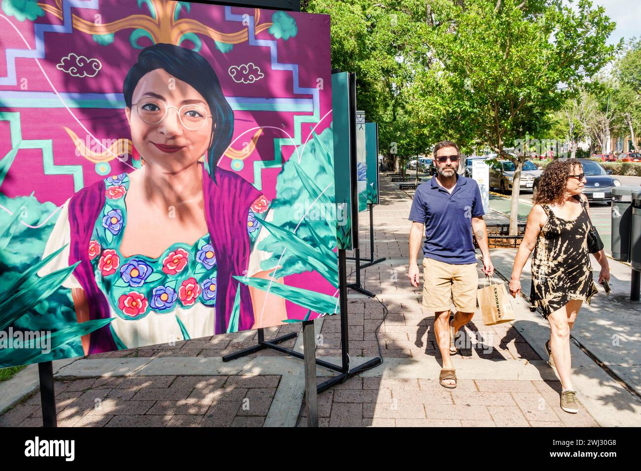 Merida Mexico, Merida Mexico, Zona Paseo Montejo Centro, Gehsteig Ausstellung Mann Männer männlich, Frau Frauen weiblich, Erwachsene Erwachsene Residenten, Paar Cou Stockfoto