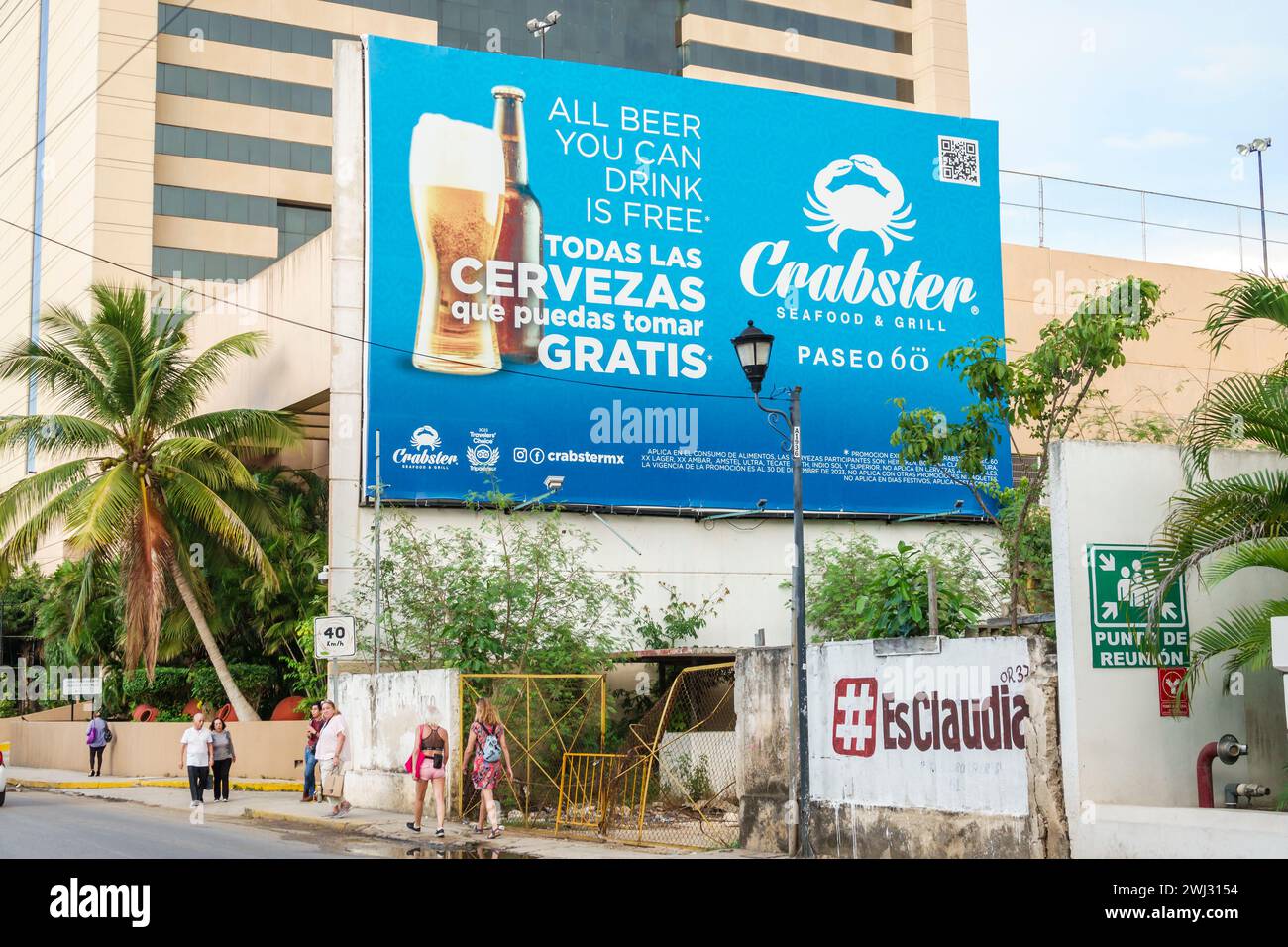 Merida Mexico, Merida Mexico, Zona Paseo Montejo Centro, Calle 60, Plakatwerbung, kostenloses Bier, alles was man trinken kann, Crabster Seafood & GRI Stockfoto
