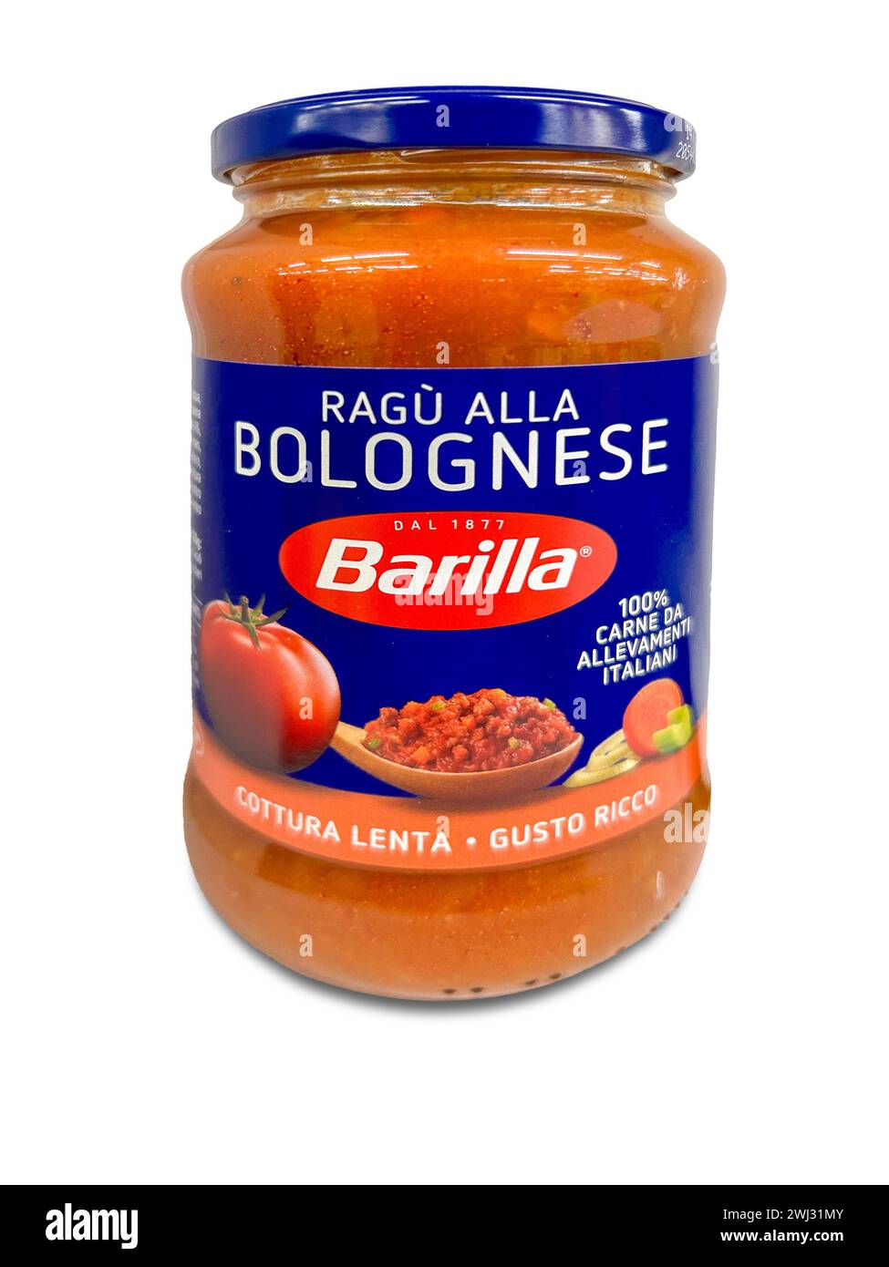 Italien - 31. Januar 2024: Barilla Bolognese-Sauce in Glasgefäß isoliert auf weiß mit Schnittpfad inklusive. Tex: ragu alla Bolognese (Bolognese rago Stockfoto