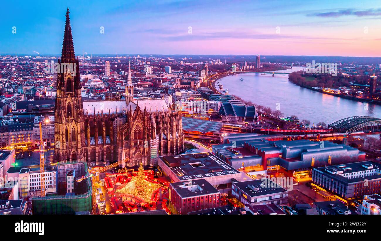 Köln Deutschland Weihnachtsmarkt, Antenne drone Blick über Köln Rhein Deutschland Stockfoto