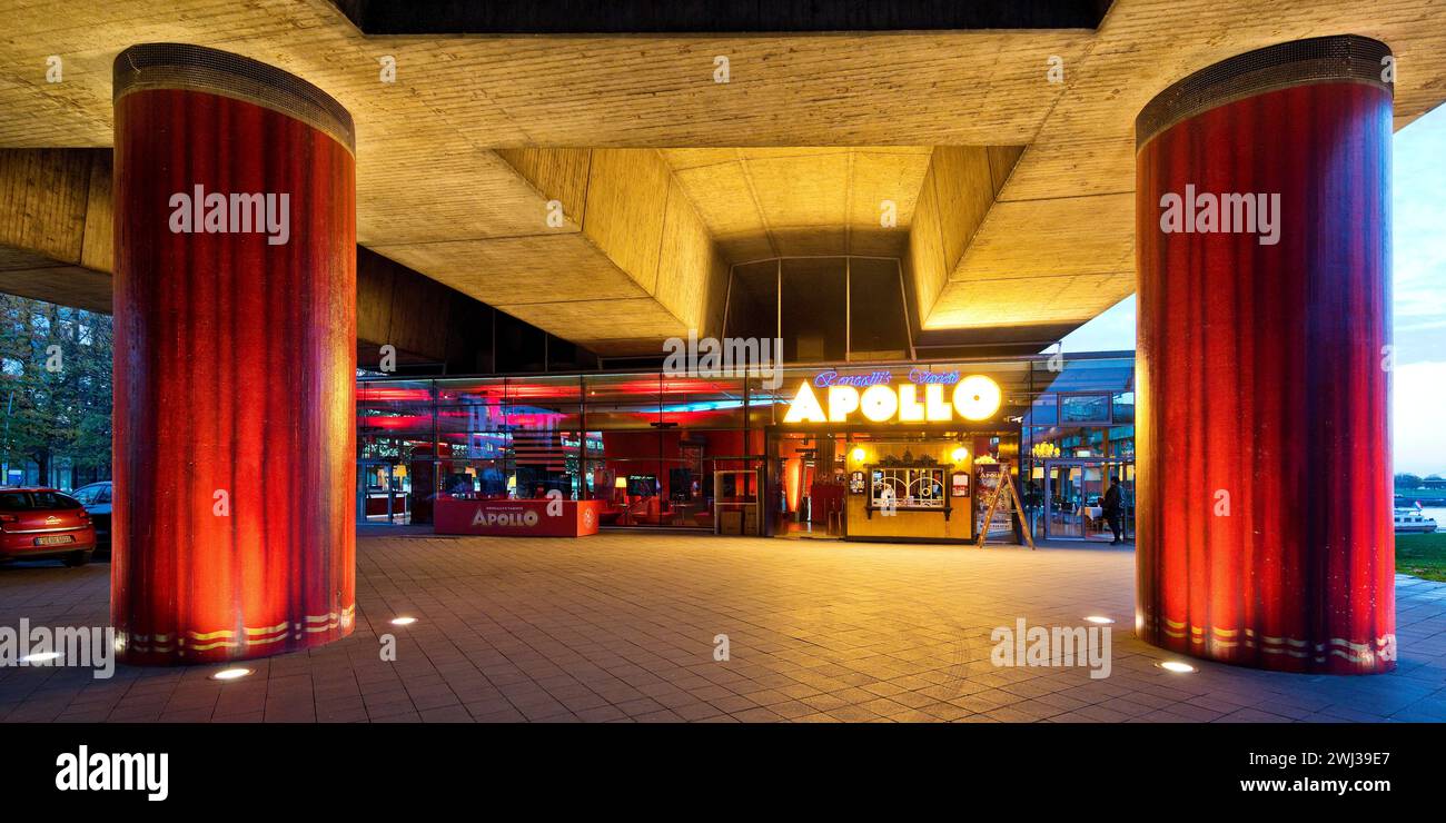 Roncallis Apollo Variete unterhalb der Rheinkniebruecke, Düsseldorf, Deutschland, Europa Stockfoto