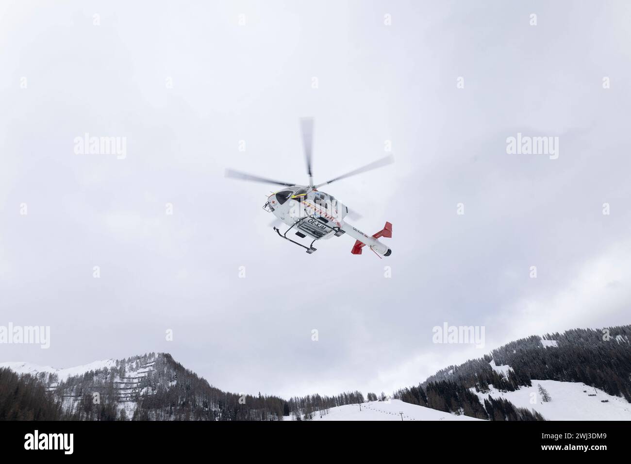 12.02.2024, Zauchensee, AUT, unterwegs in Salzburg, Themenbild, Verschiedene Themenbilder, Symbolbild, Notarzthubschrauber, im Bild Rettungshubschrauber, Notarzthubschrauber, erste Hilfe, Martin, Flugrettung, *** 12 02 2024, Zauchensee, AUT, unterwegs in Salzburg, Themenbild, verschiedene Themenbilder, Symbolbild, Nothubschrauber, auf dem Bild Rettungshubschrauber, Notfallhubschrauber, erste Hilfe, Martin, Luftrettung, Stockfoto