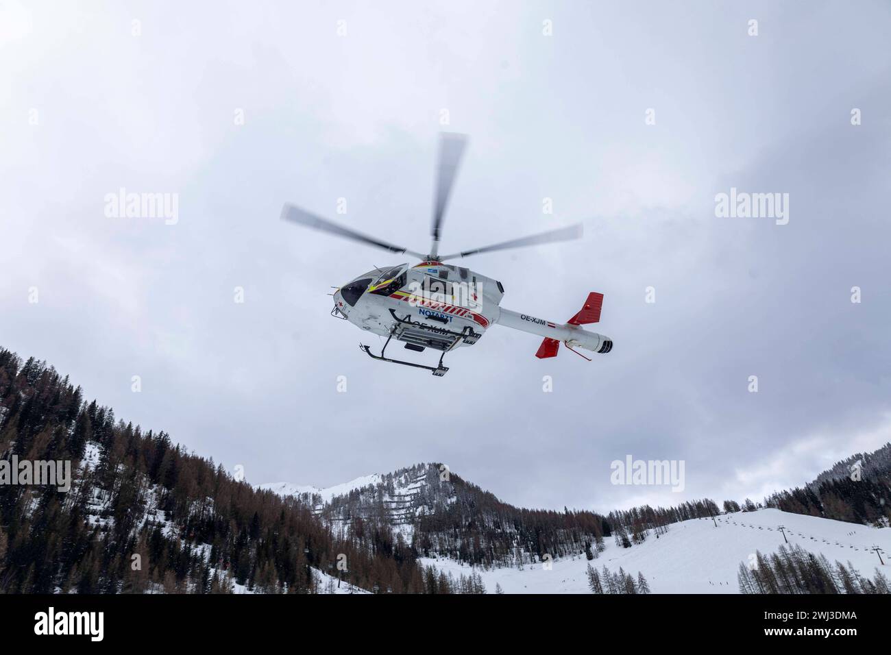 12.02.2024, Zauchensee, AUT, unterwegs in Salzburg, Themenbild, Verschiedene Themenbilder, Symbolbild, Notarzthubschrauber, im Bild Rettungshubschrauber, Notarzthubschrauber, erste Hilfe, Martin, Flugrettung, *** 12 02 2024, Zauchensee, AUT, unterwegs in Salzburg, Themenbild, verschiedene Themenbilder, Symbolbild, Nothubschrauber, auf dem Bild Rettungshubschrauber, Notfallhubschrauber, erste Hilfe, Martin, Luftrettung, Stockfoto