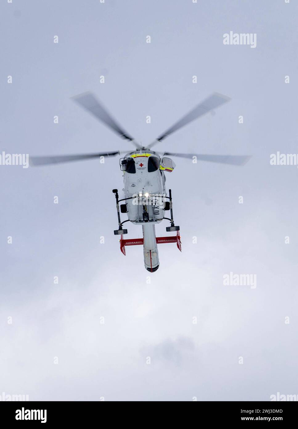 12.02.2024, Zauchensee, AUT, unterwegs in Salzburg, Themenbild, Verschiedene Themenbilder, Symbolbild, Notarzthubschrauber, im Bild Rettungshubschrauber, Notarzthubschrauber, erste Hilfe, Martin, Flugrettung, *** 12 02 2024, Zauchensee, AUT, unterwegs in Salzburg, Themenbild, verschiedene Themenbilder, Symbolbild, Nothubschrauber, auf dem Bild Rettungshubschrauber, Notfallhubschrauber, erste Hilfe, Martin, Luftrettung, Stockfoto