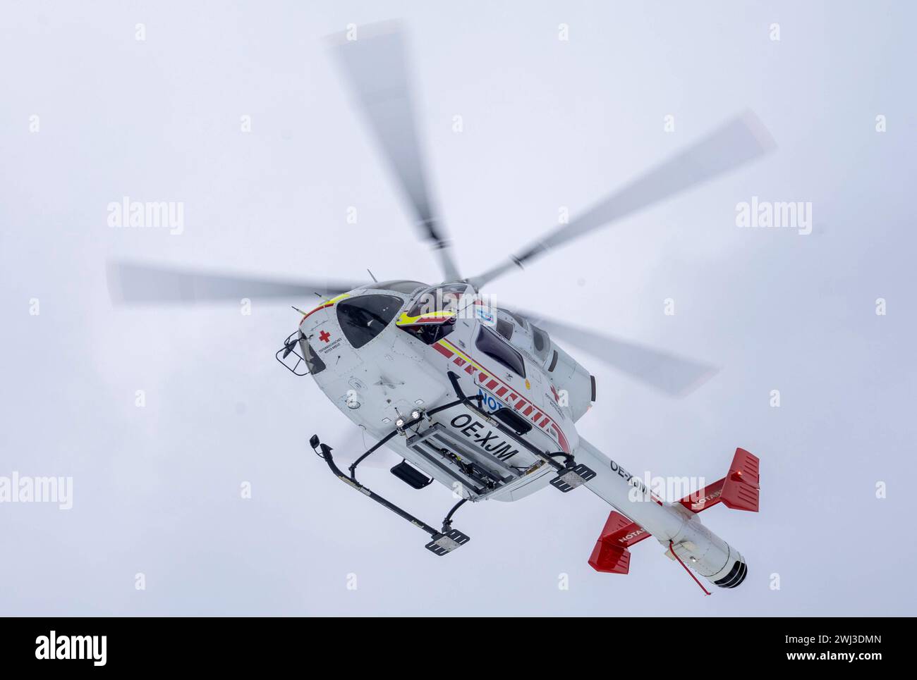12.02.2024, Zauchensee, AUT, unterwegs in Salzburg, Themenbild, Verschiedene Themenbilder, Symbolbild, Notarzthubschrauber, im Bild Rettungshubschrauber, Notarzthubschrauber, erste Hilfe, Martin, Flugrettung, *** 12 02 2024, Zauchensee, AUT, unterwegs in Salzburg, Themenbild, verschiedene Themenbilder, Symbolbild, Nothubschrauber, auf dem Bild Rettungshubschrauber, Notfallhubschrauber, erste Hilfe, Martin, Luftrettung, Stockfoto