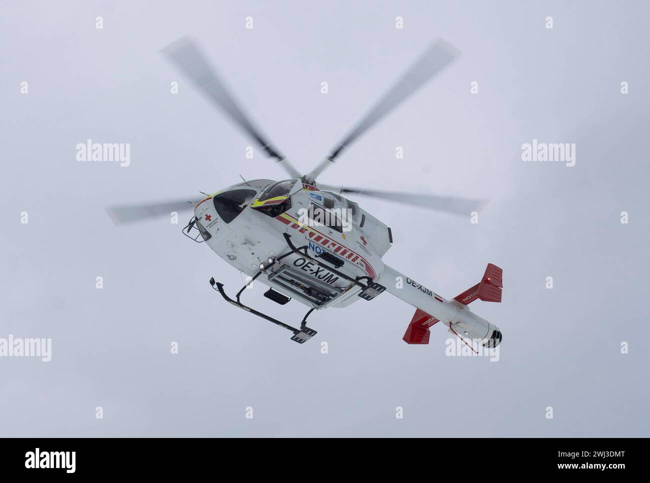12.02.2024, Zauchensee, AUT, unterwegs in Salzburg, Themenbild, Verschiedene Themenbilder, Symbolbild, Notarzthubschrauber, im Bild Rettungshubschrauber, Notarzthubschrauber, erste Hilfe, Martin, Flugrettung, *** 12 02 2024, Zauchensee, AUT, unterwegs in Salzburg, Themenbild, verschiedene Themenbilder, Symbolbild, Nothubschrauber, auf dem Bild Rettungshubschrauber, Notfallhubschrauber, erste Hilfe, Martin, Luftrettung, Stockfoto