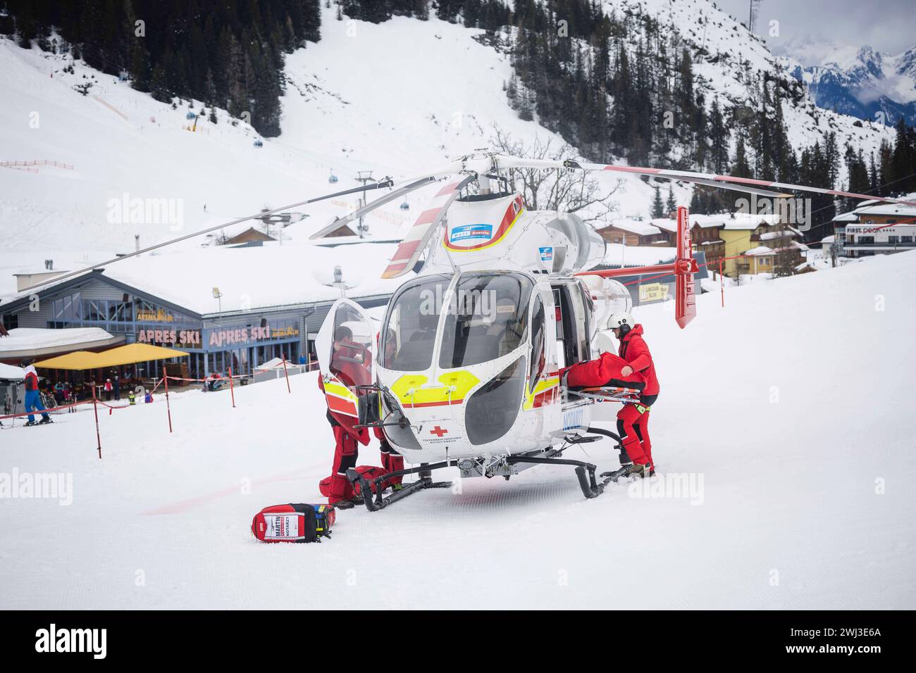 12.02.2024, Zauchensee, AUT, unterwegs in Salzburg, Themenbild, Verschiedene Themenbilder, Symbolbild, Notarzthubschrauber, im Bild Rettungshubschrauber, Notarzthubschrauber, erste Hilfe, Martin, Flugrettung, *** 12 02 2024, Zauchensee, AUT, unterwegs in Salzburg, Themenbild, verschiedene Themenbilder, Symbolbild, Nothubschrauber, auf dem Bild Rettungshubschrauber, Notfallhubschrauber, erste Hilfe, Martin, Luftrettung, Stockfoto