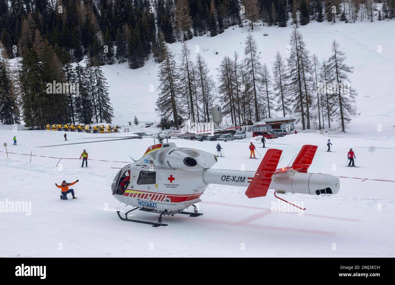 12.02.2024, Zauchensee, AUT, unterwegs in Salzburg, Themenbild, Verschiedene Themenbilder, Symbolbild, Notarzthubschrauber, im Bild Rettungshubschrauber, Notarzthubschrauber, erste Hilfe, Martin, Flugrettung, *** 12 02 2024, Zauchensee, AUT, unterwegs in Salzburg, Themenbild, verschiedene Themenbilder, Symbolbild, Nothubschrauber, auf dem Bild Rettungshubschrauber, Notfallhubschrauber, erste Hilfe, Martin, Luftrettung, Stockfoto