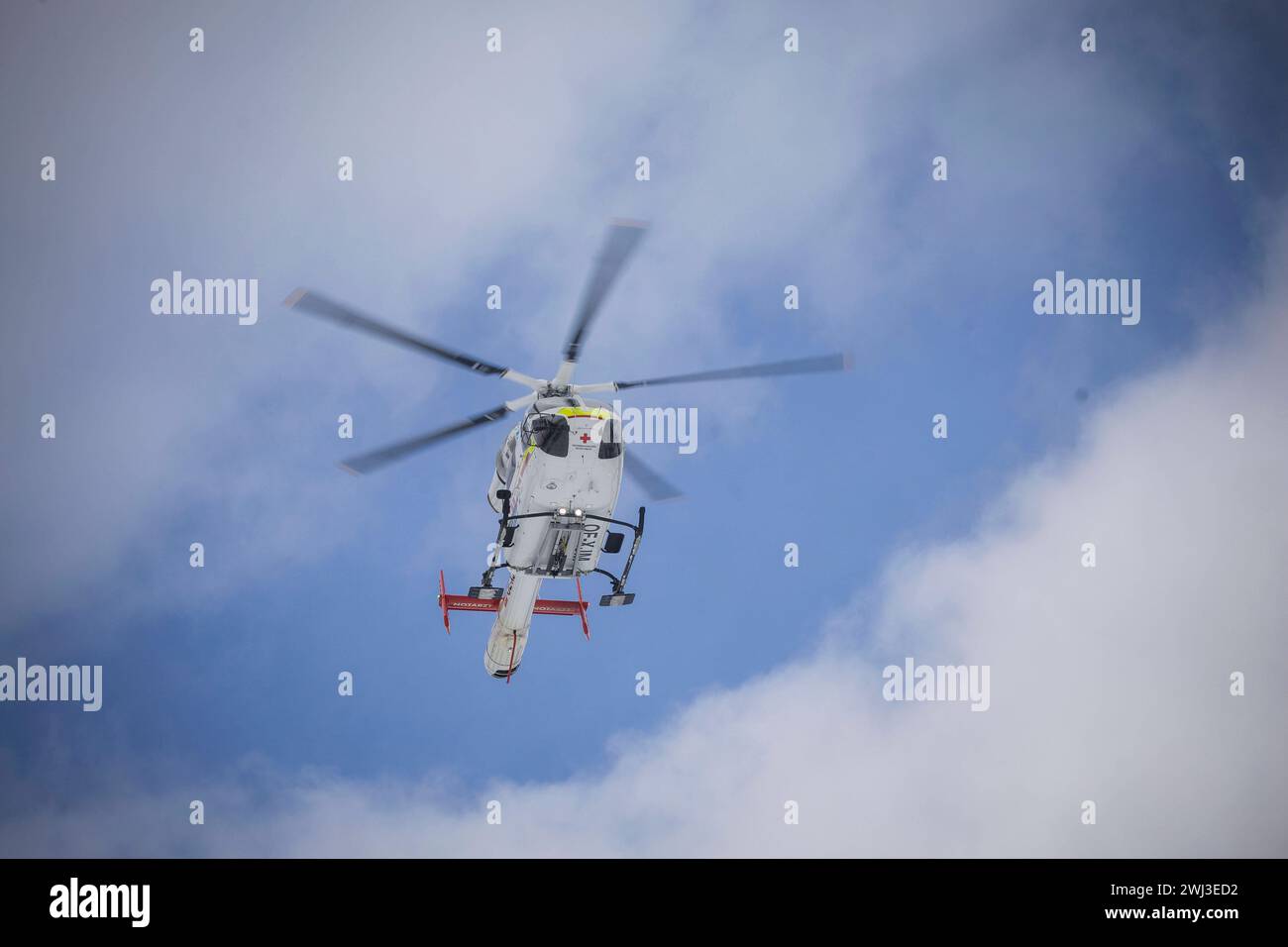 12.02.2024, Zauchensee, AUT, unterwegs in Salzburg, Themenbild, Verschiedene Themenbilder, Symbolbild, Notarzthubschrauber, im Bild Rettungshubschrauber, Notarzthubschrauber, erste Hilfe, Martin, Flugrettung, *** 12 02 2024, Zauchensee, AUT, unterwegs in Salzburg, Themenbild, verschiedene Themenbilder, Symbolbild, Nothubschrauber, auf dem Bild Rettungshubschrauber, Notfallhubschrauber, erste Hilfe, Martin, Luftrettung, Stockfoto