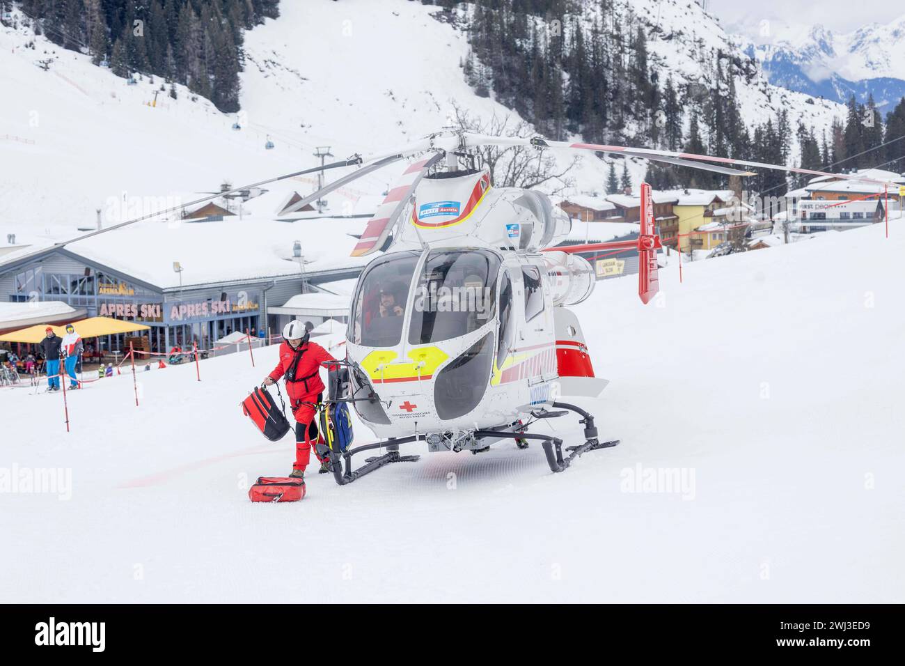 12.02.2024, Zauchensee, AUT, unterwegs in Salzburg, Themenbild, Verschiedene Themenbilder, Symbolbild, Notarzthubschrauber, im Bild Rettungshubschrauber, Notarzthubschrauber, erste Hilfe, Martin, Flugrettung, *** 12 02 2024, Zauchensee, AUT, unterwegs in Salzburg, Themenbild, verschiedene Themenbilder, Symbolbild, Nothubschrauber, auf dem Bild Rettungshubschrauber, Notfallhubschrauber, erste Hilfe, Martin, Luftrettung, Stockfoto